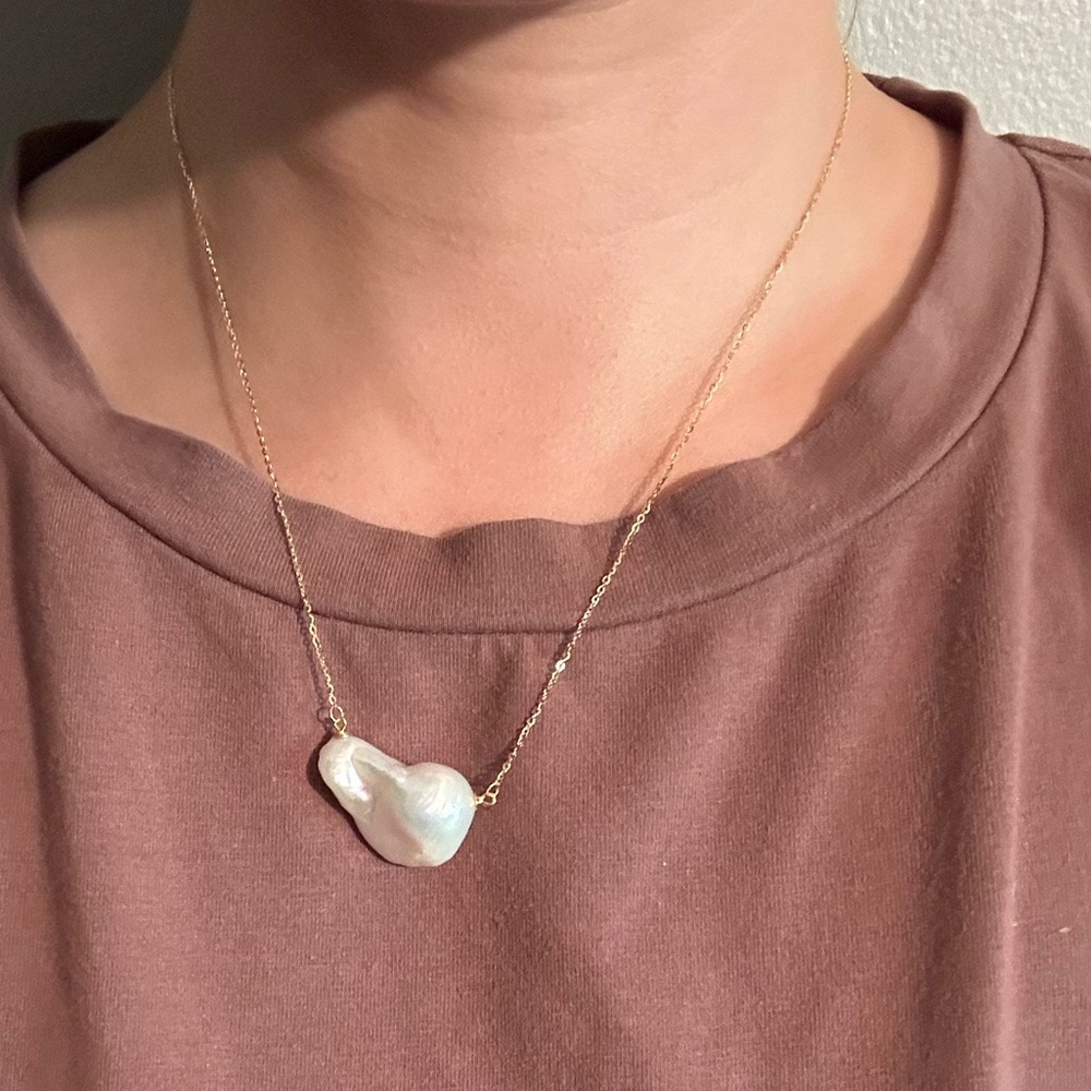 Gold Necklace with Iridescent Pearl Pendant
